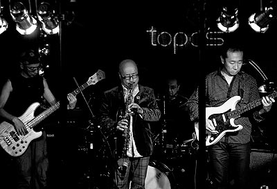 Kazutoki Umezu KIKI Band