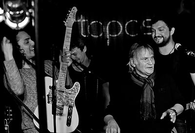 Keanton Simons mit Wolfgang Orth