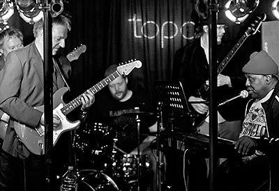 Jesse James King mit Band