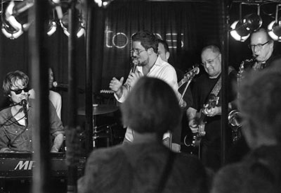 Ein Konzert für Lichtblicke - Toby Sauter & Band