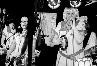 Dr. Hans und die kranken Schwestern