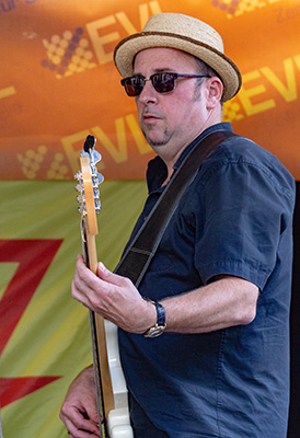 HB & the Random Players