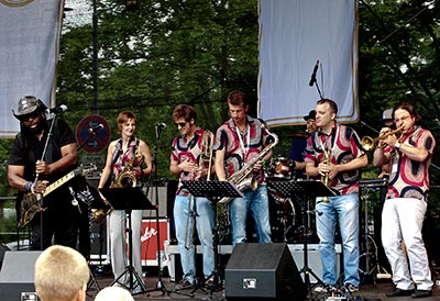 Coco Roadshow - Cologne Funkateers feat. Tate Simms