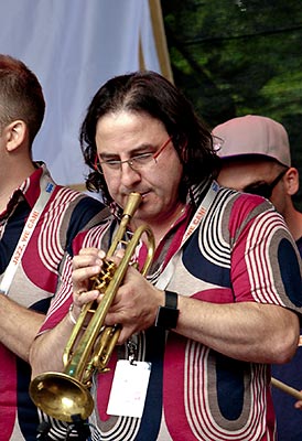 Coco Roadshow - Cologne Funkateers feat. Tate Simms