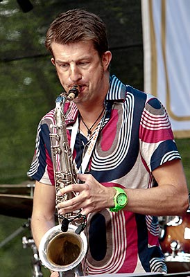 Coco Roadshow - Cologne Funkateers feat. Tate Simms