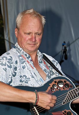 farfarello als Trio mit Percussion
  ... das Spiel der Elemente setzt sich fort!