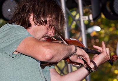 farfarello als Trio mit Percussion
  ... das Spiel der Elemente setzt sich fort!