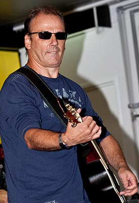 Malcolm Shuttleworth & Friends (featuring Quadjembo)