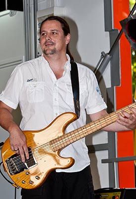 Malcolm Shuttleworth & Friends (featuring Quadjembo)