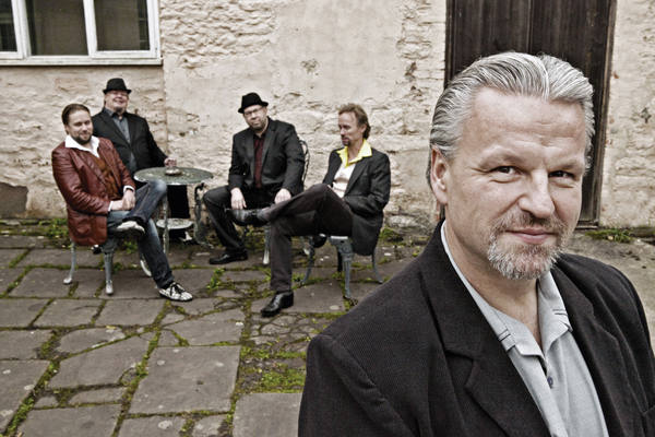 Micke Björklöf Blue Strip