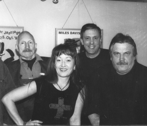 Simone Witte and the Blue Crossed Fingers